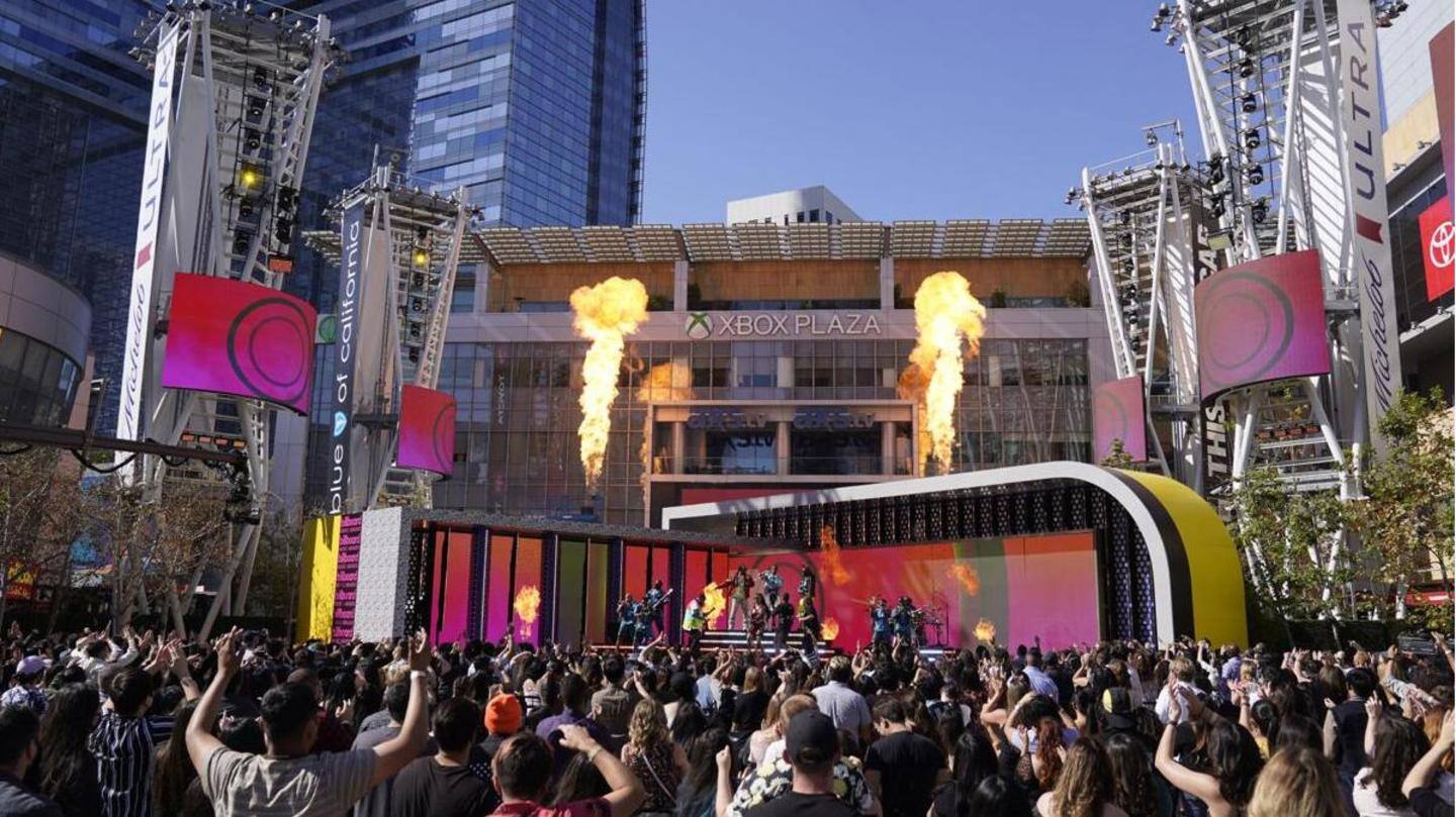 2021 BBMAs was in-person, had regular folks comprising the crowd 2021 BBMAs was in-person, had regular folks comprising the crowd