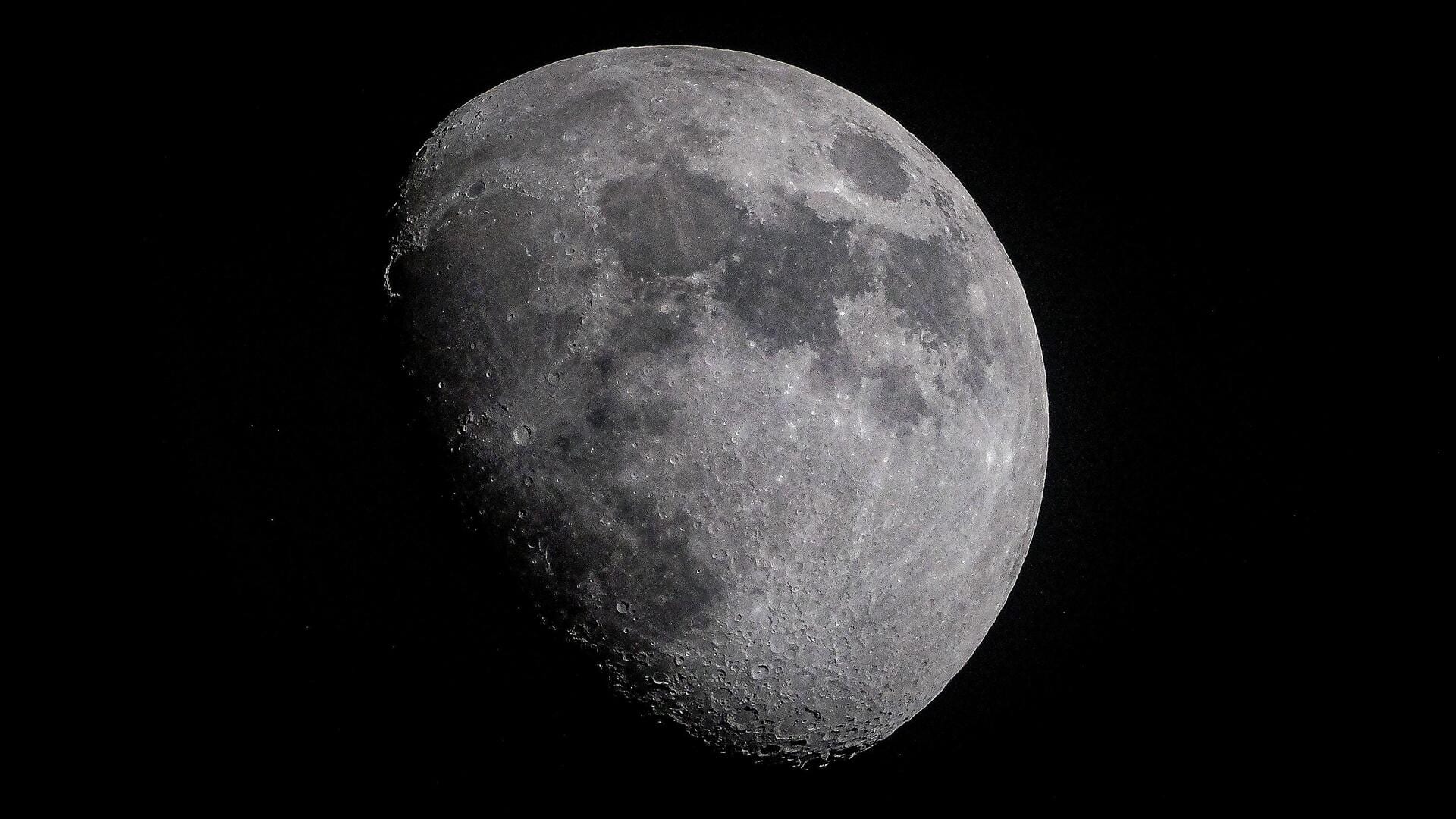 Moon's far side had active volcanoes, similar to near side