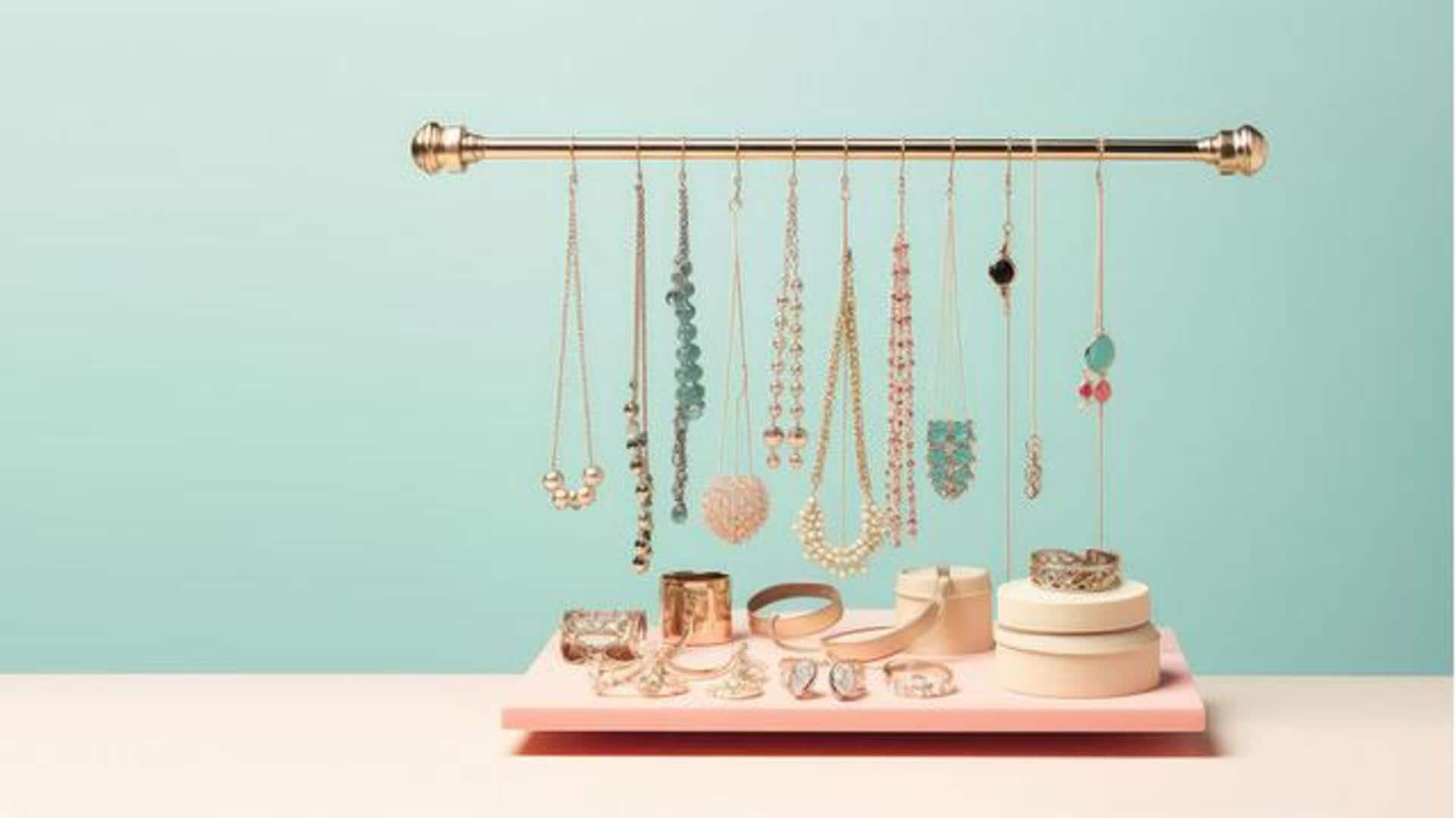 This is how you can create stylish jewelry racks