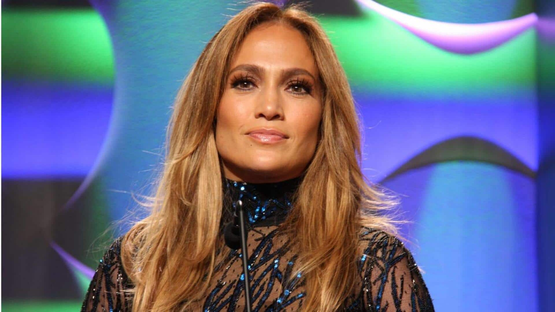 Jennifer Lopez stuns in musical, 'Kiss of the Spider Woman' 