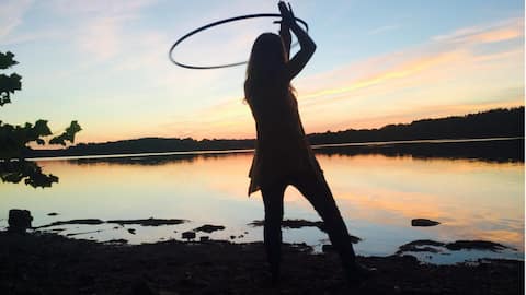Shadow boxing v/s hula hooping: Which tones arms faster?