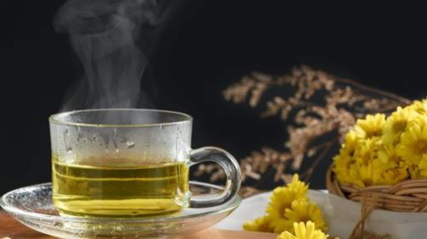 Inhaling the steam of chamomile tea soothes sore throat Inhaling the steam of chamomile tea soothes sore throat