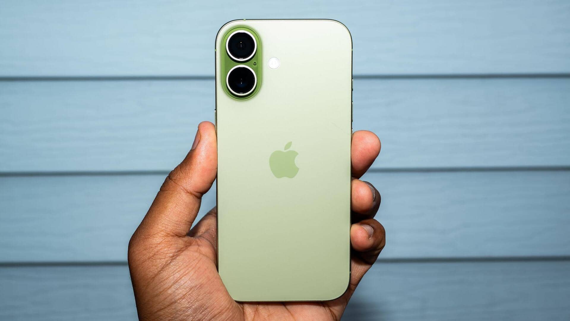 India outperformed neighbor in exporting smartphones to US: Ashwini Vaishnaw India outperformed neighbor in exporting smartphones to US: Ashwini Vaishnaw
