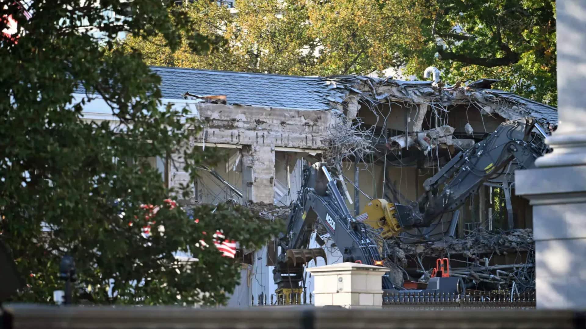 Demolition begins in part of White House for Trump's ballroom Demolition begins in part of White House for Trump's ballroom