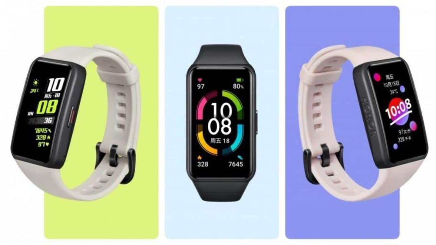 The smart band comes in three color variants The smart band comes in three color variants