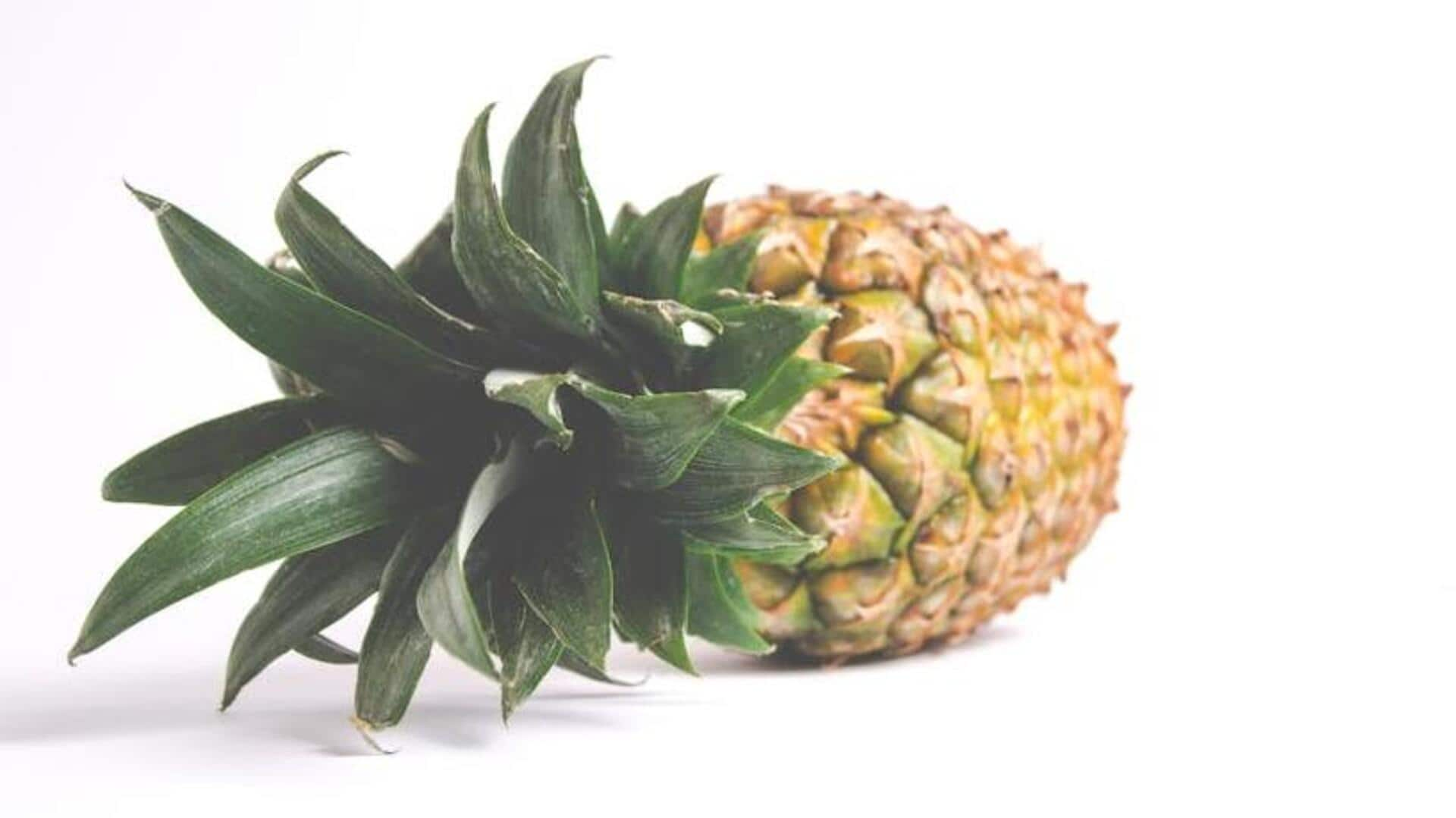 Improving digestion with pineapple enzyme drinks