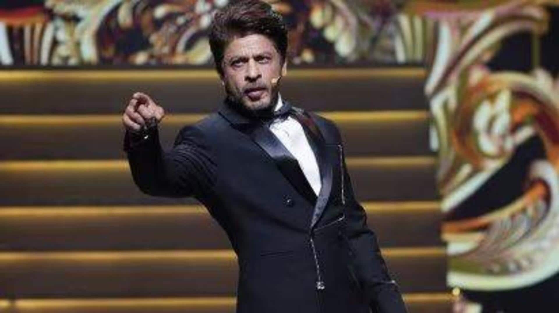 Shah Rukh Khan returns as Filmfare host after 17 years