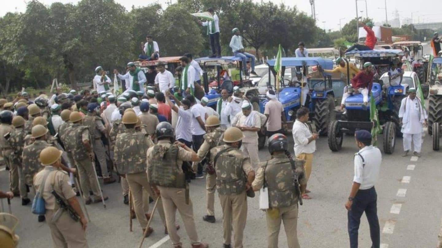 Noida: In a separate stir, hundreds of farmers confront cops