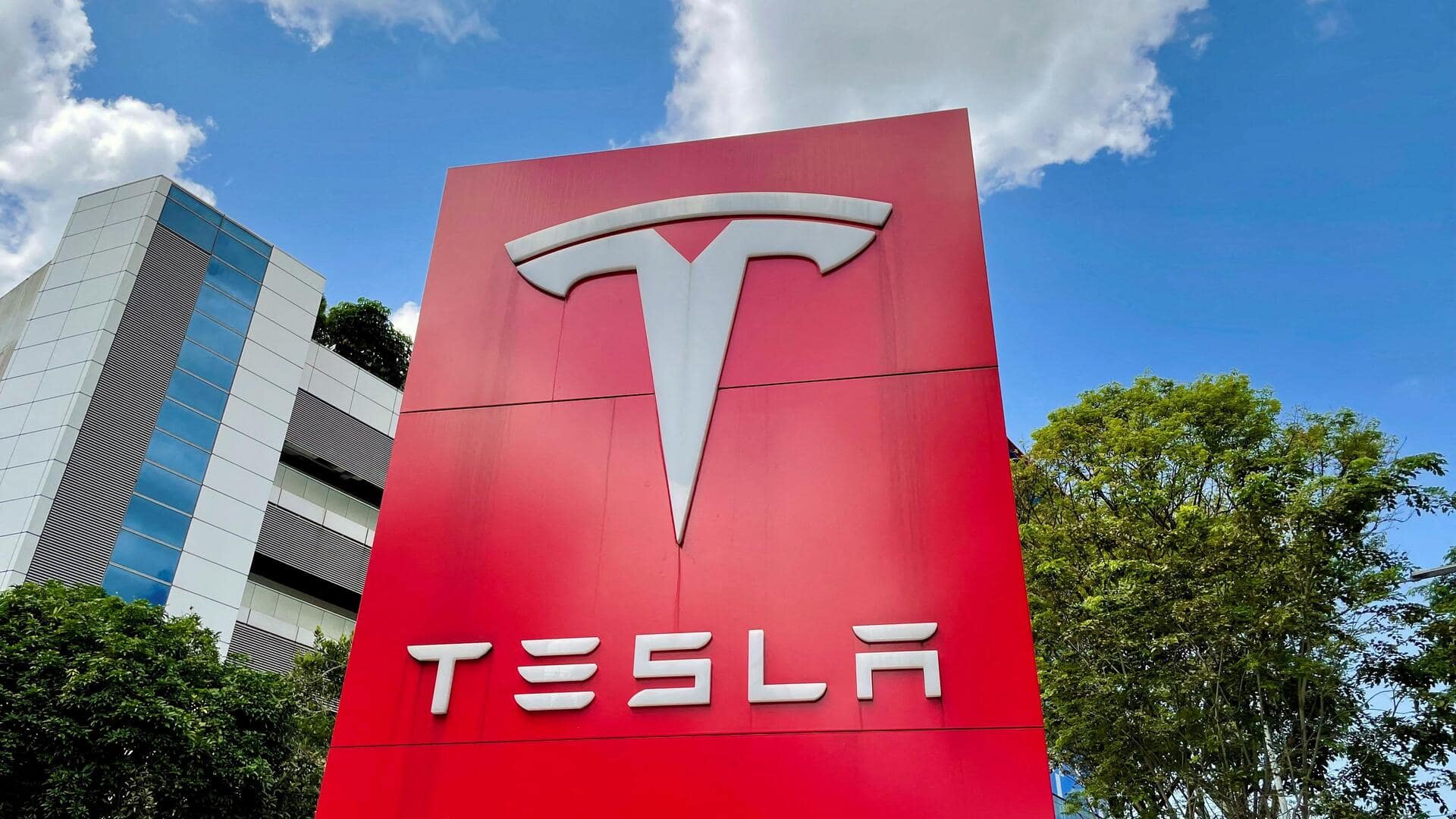 Why US government is probing Tesla's 'Mad Max' driving mode