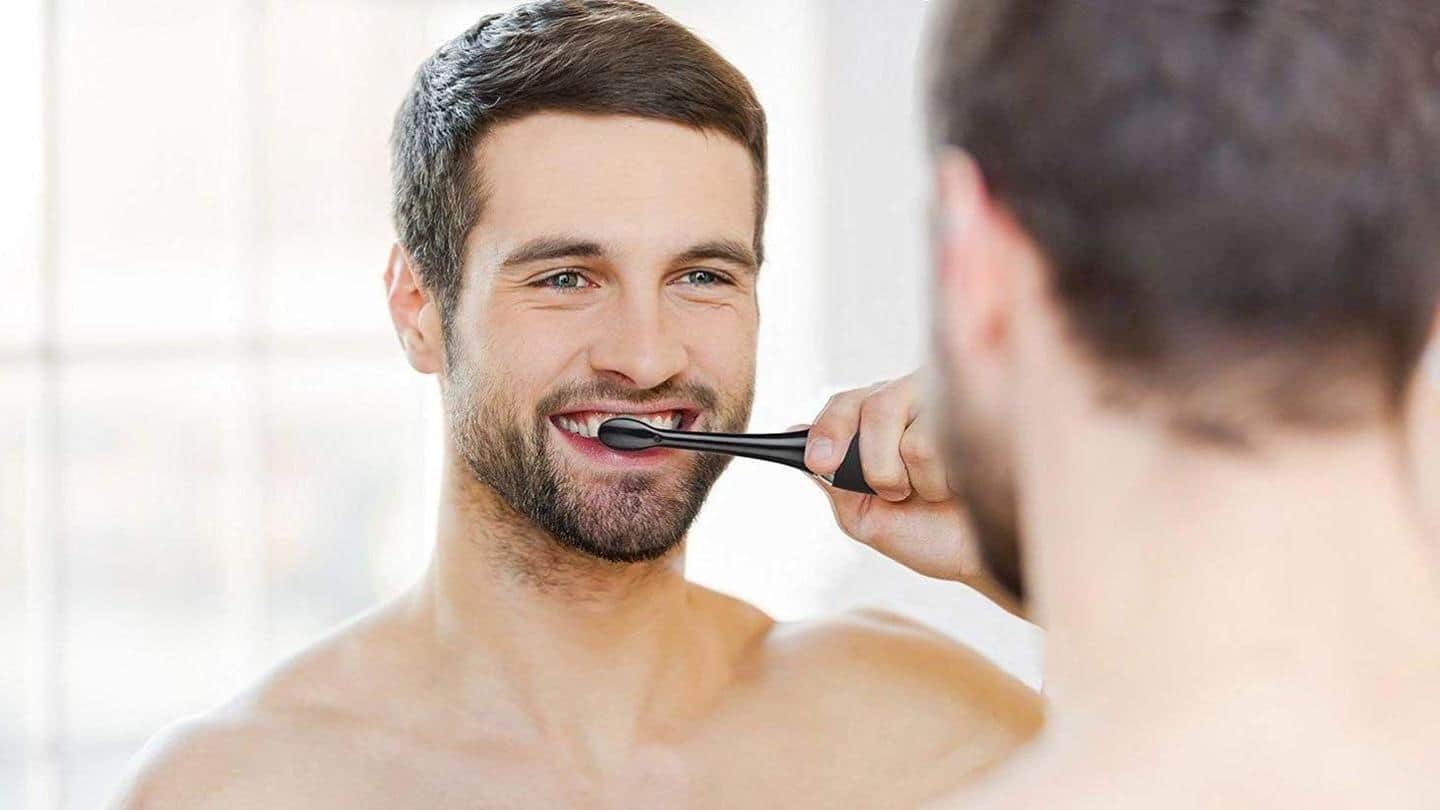 Electric toothbrush has a built-in timer, reaches inaccessible areas Electric toothbrush has a built-in timer, reaches inaccessible areas
