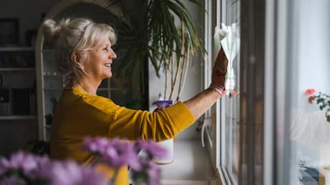 Window cleaning exercises: 5 surprising benefits