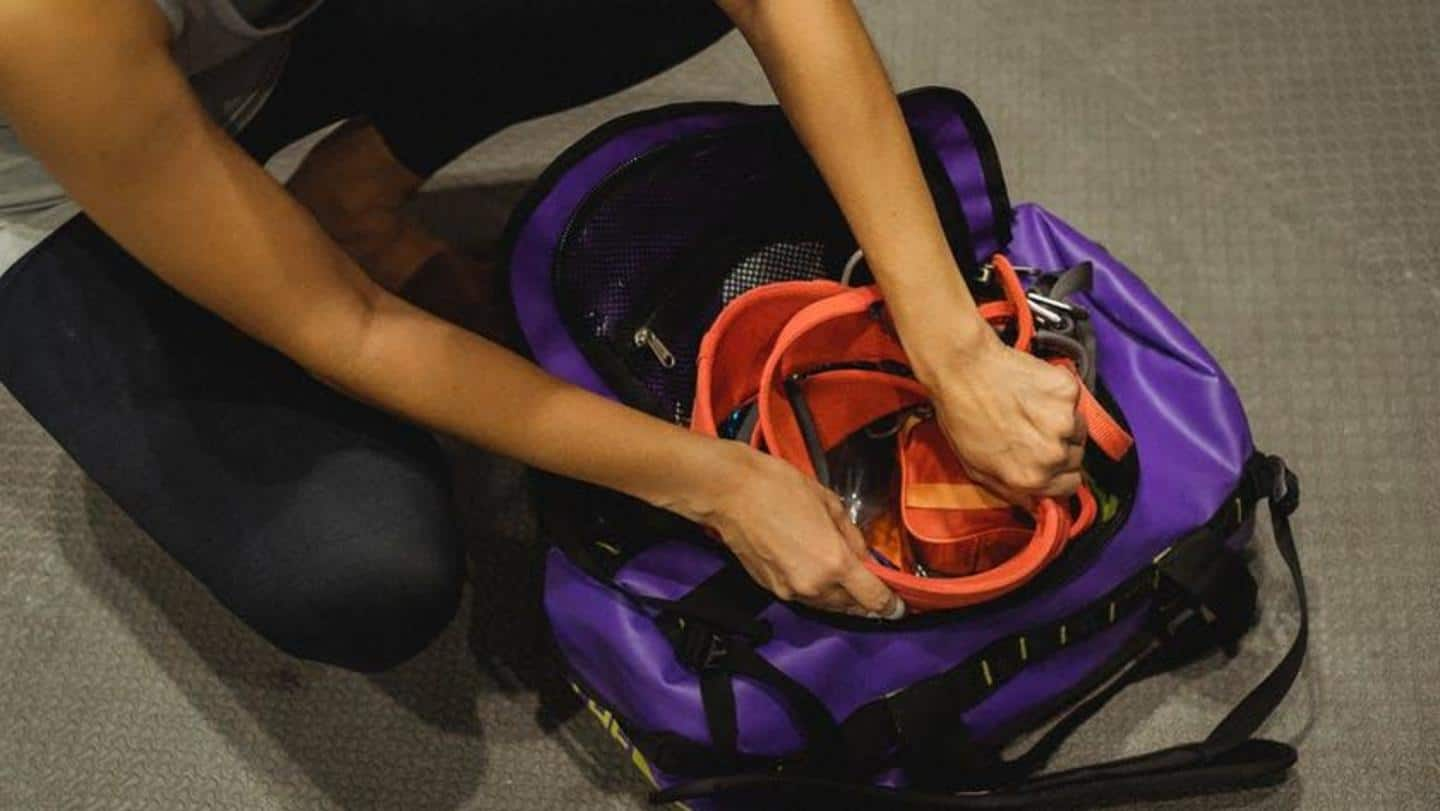 5 workout essentials to carry in your gym bag