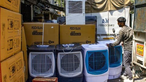 Delhi's minimum temperature dips to 24.8°C, strong winds expected