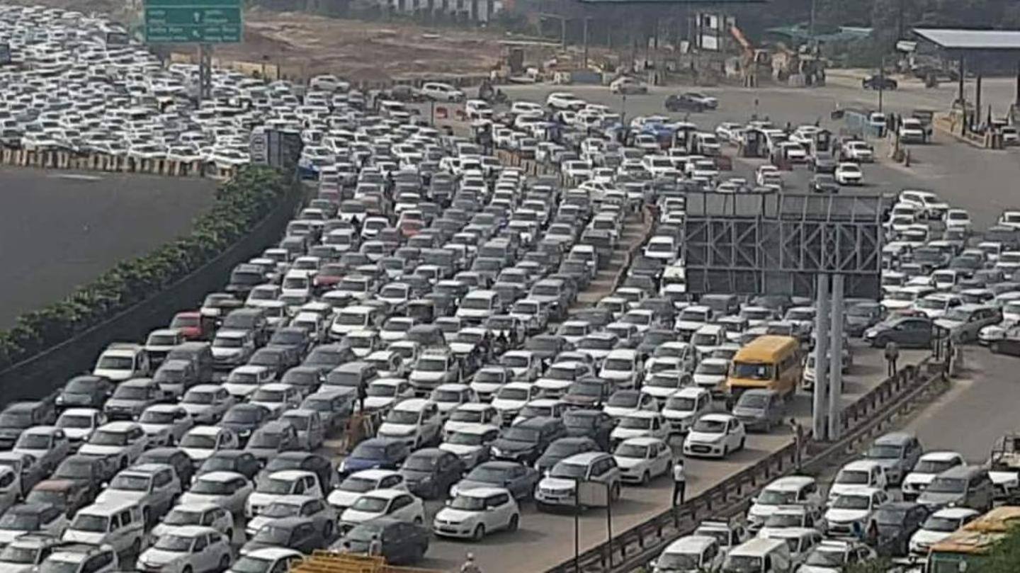Lengthy traffic jams at Delhi's borders with Gurugram, Noida Lengthy traffic jams at Delhi's borders with Gurugram, Noida