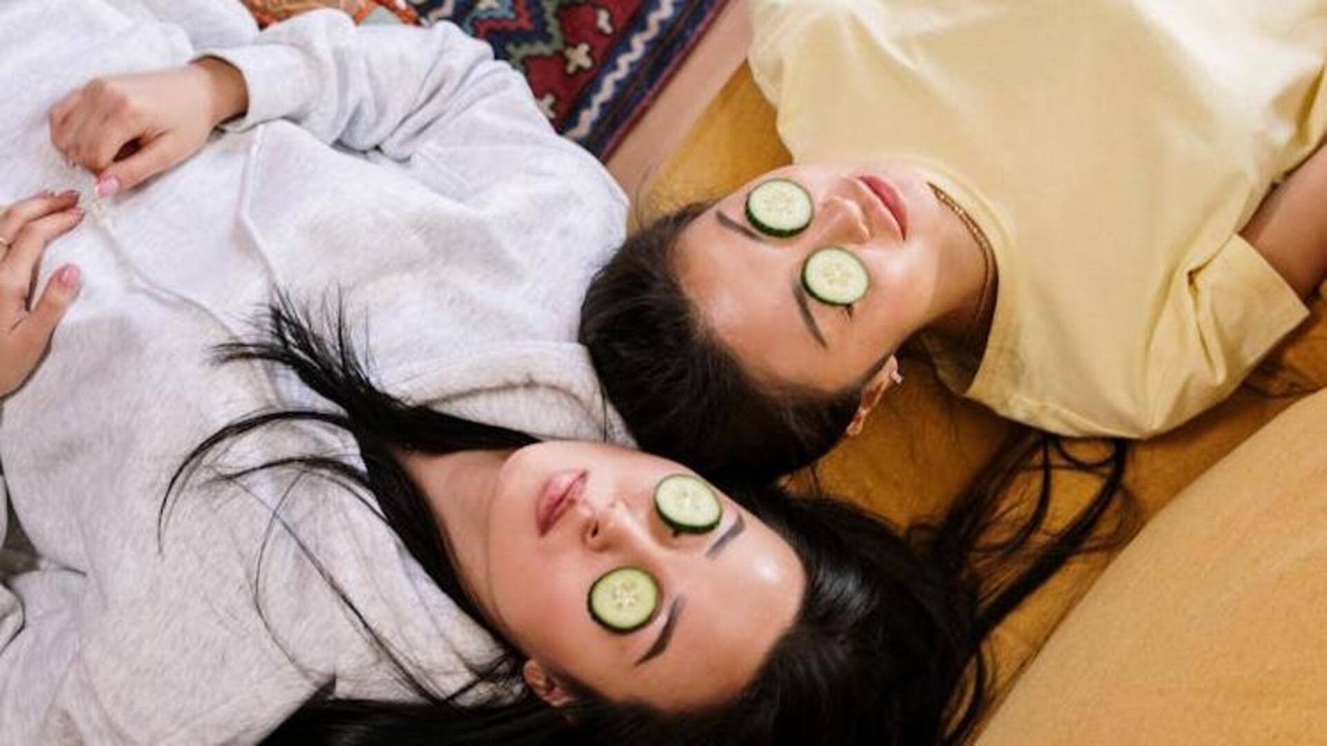 Revitalizing eyes with cucumber soothe