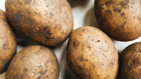 5 unexpected uses of potato peels