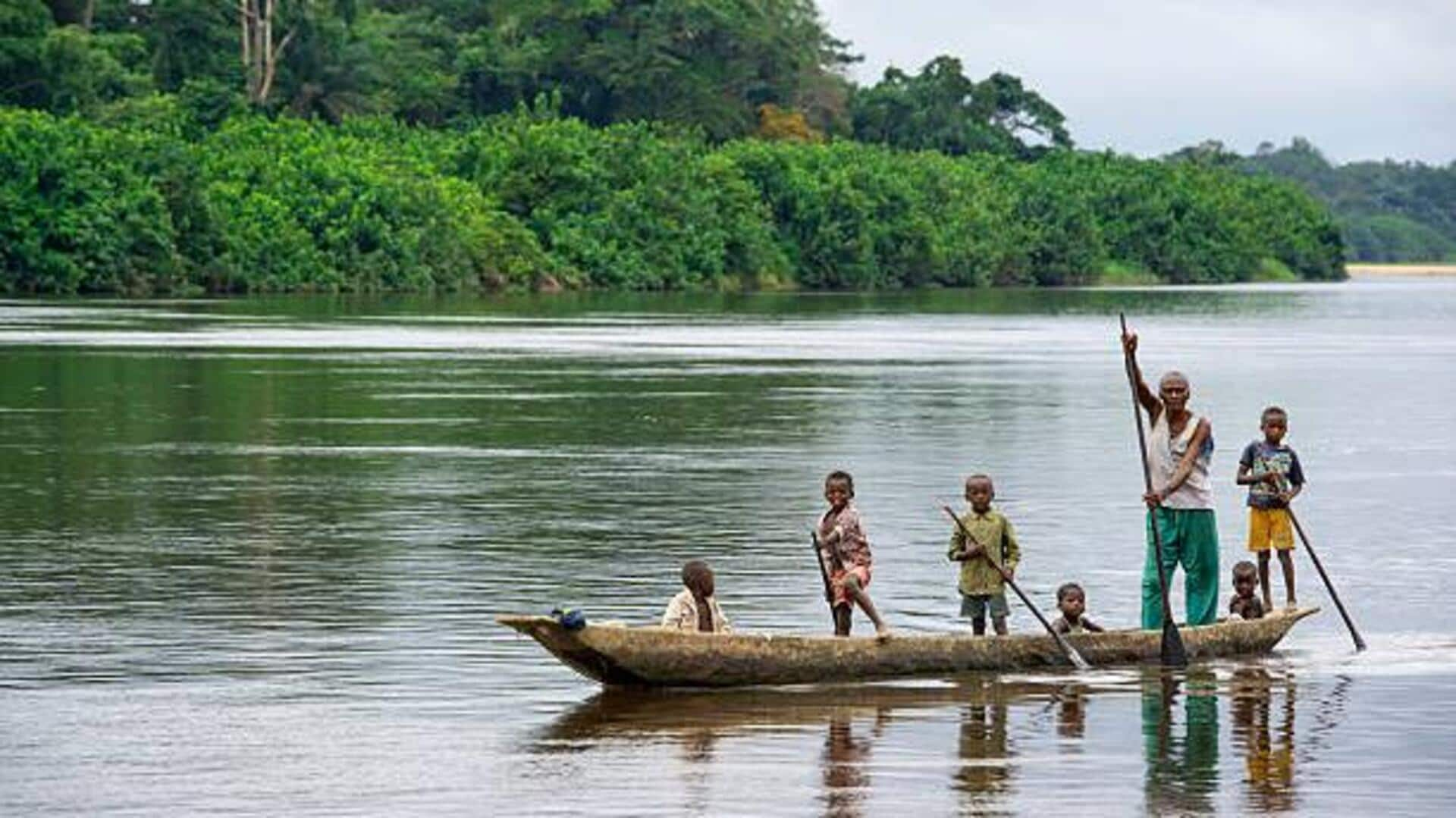 Rediscovering the fishermen villages of Lake Chad by traditional pirogue