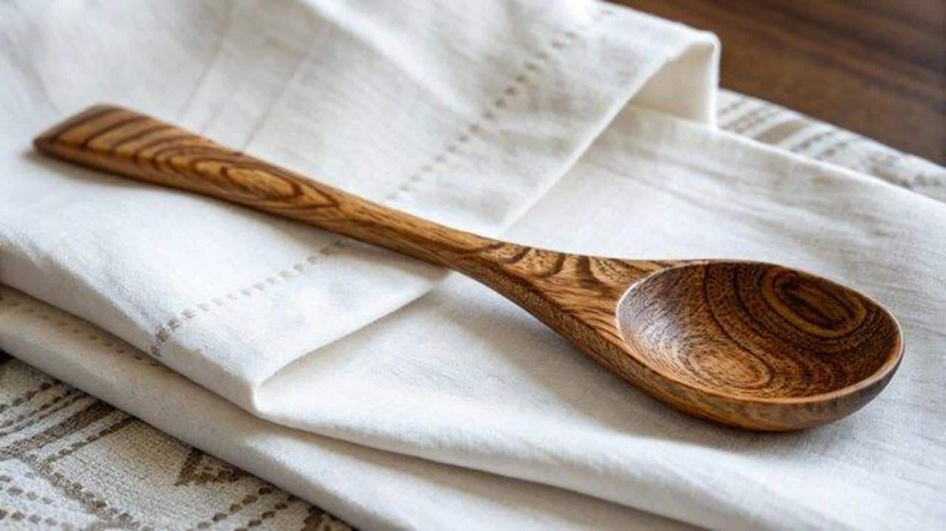 How to create beautiful art on wooden spoons 