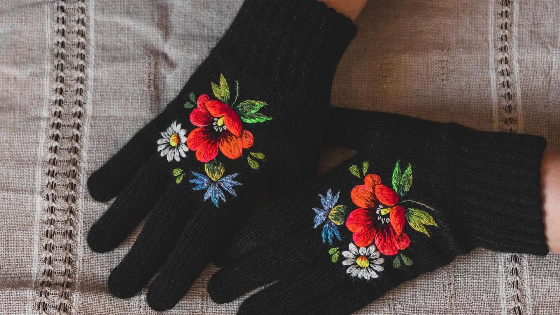 How to add colorful embroidery to knit gloves 