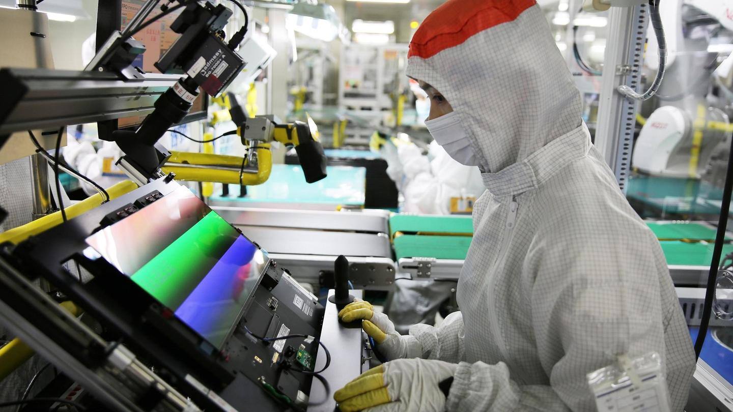 Why did Apple choose to design a new display backplane? Why did Apple choose to design a new display backplane?