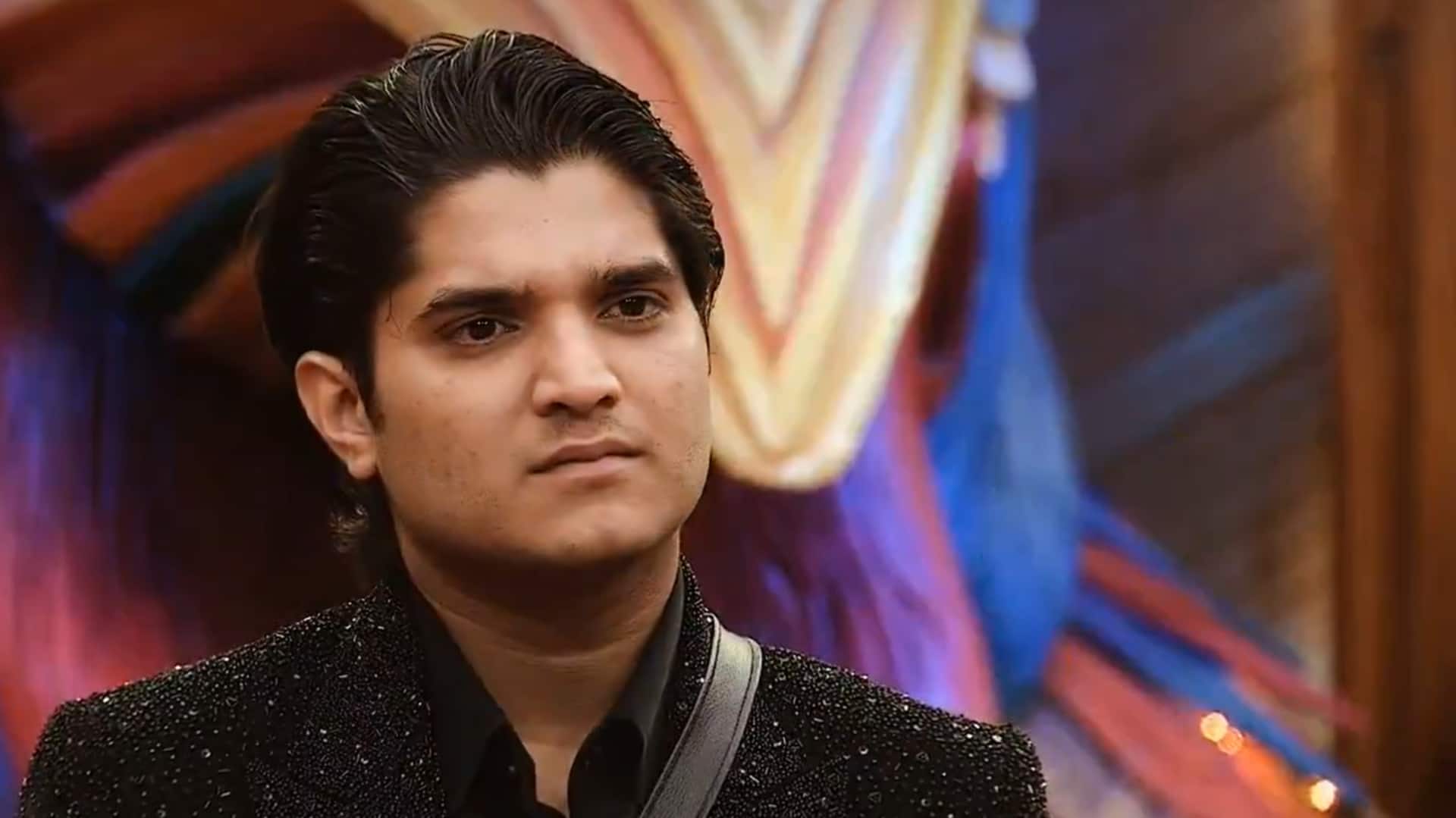 'Bigg Boss 19': Snake spotted inside house, Mridul's heroic act