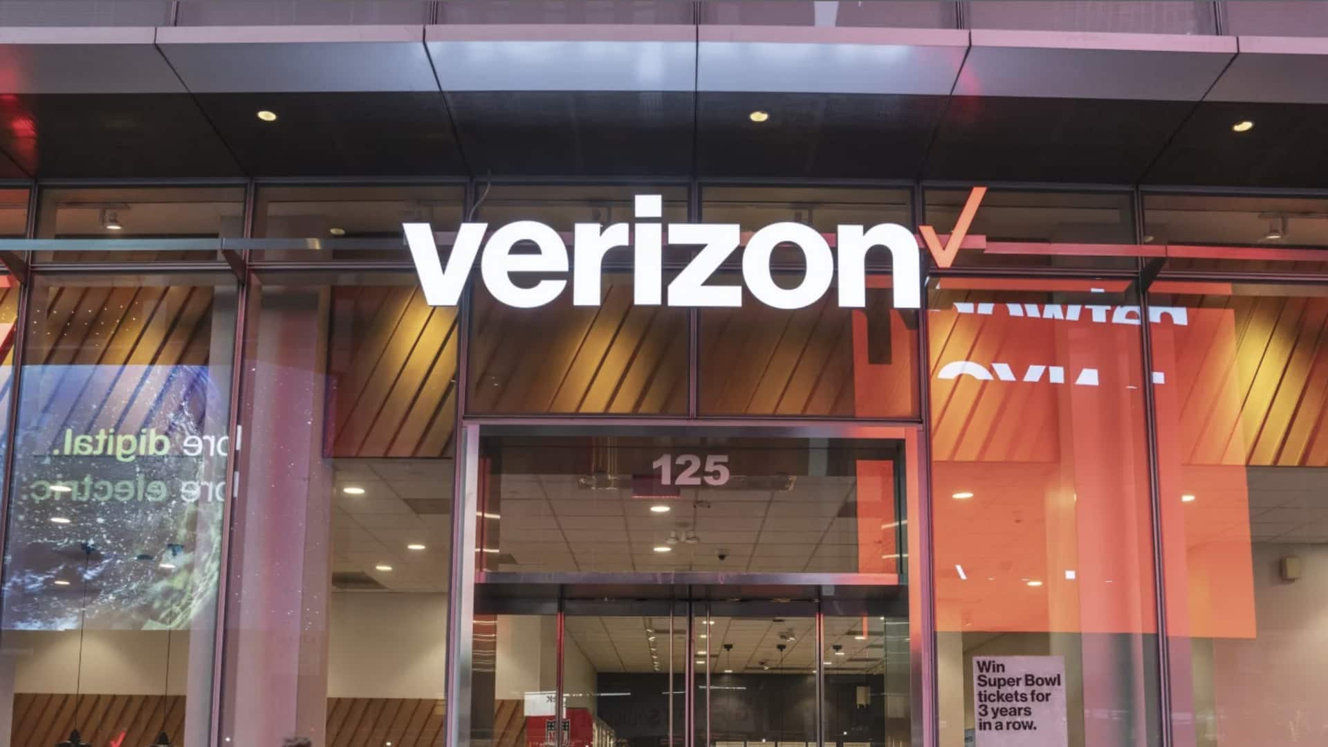 Verizon cuts 3,000 jobs, sells 274 stores