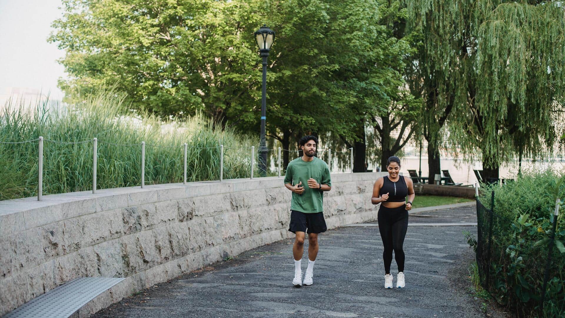 Jogging v/s dancing: Which keeps you happier?