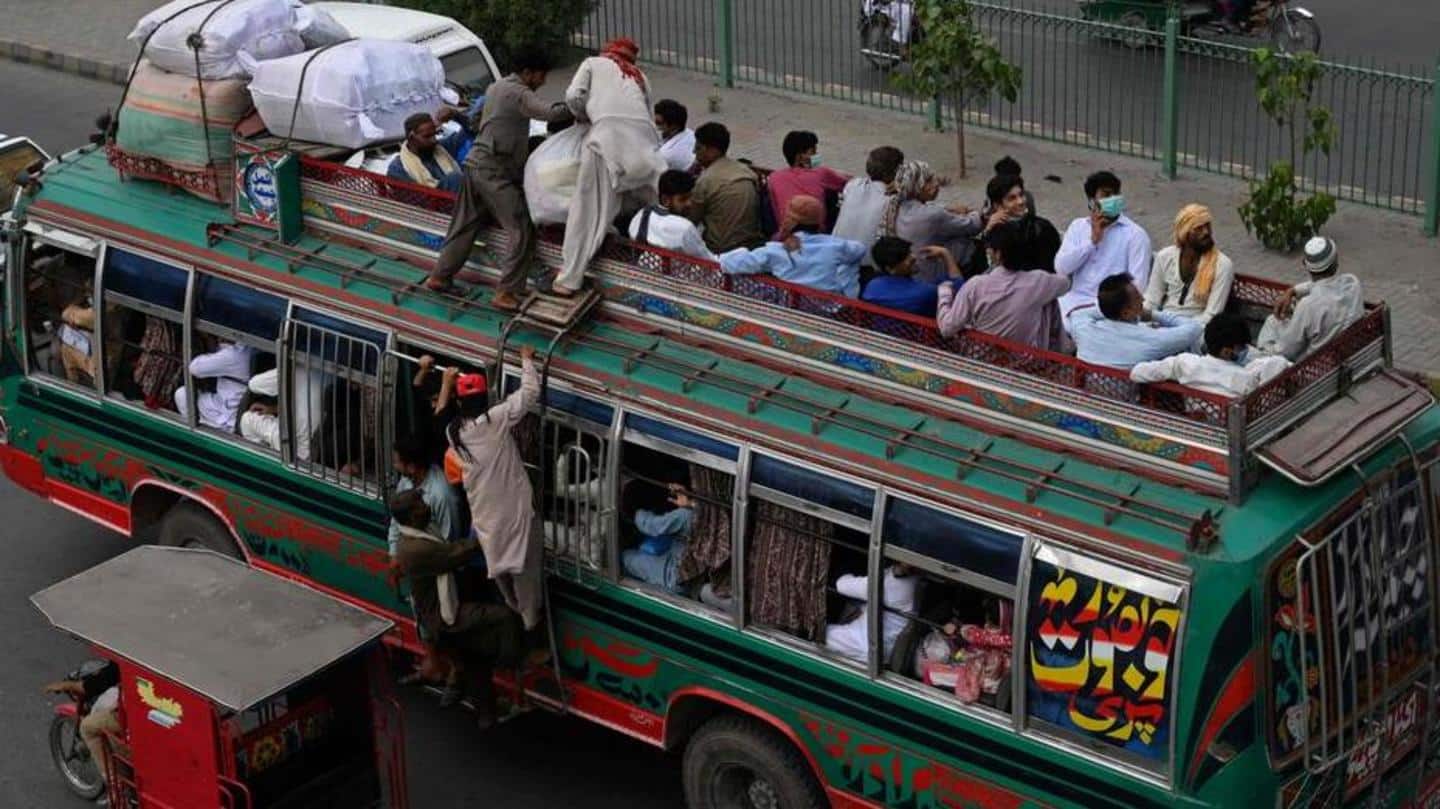 Around 30 killed, several injured as bus crashes in Pakistan