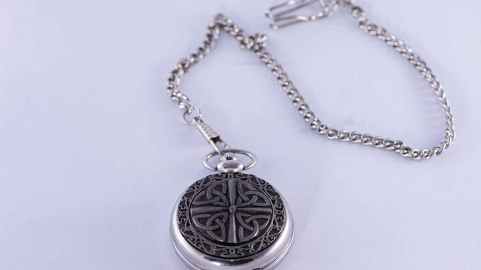 Embracing elegance with vintage locket necklaces