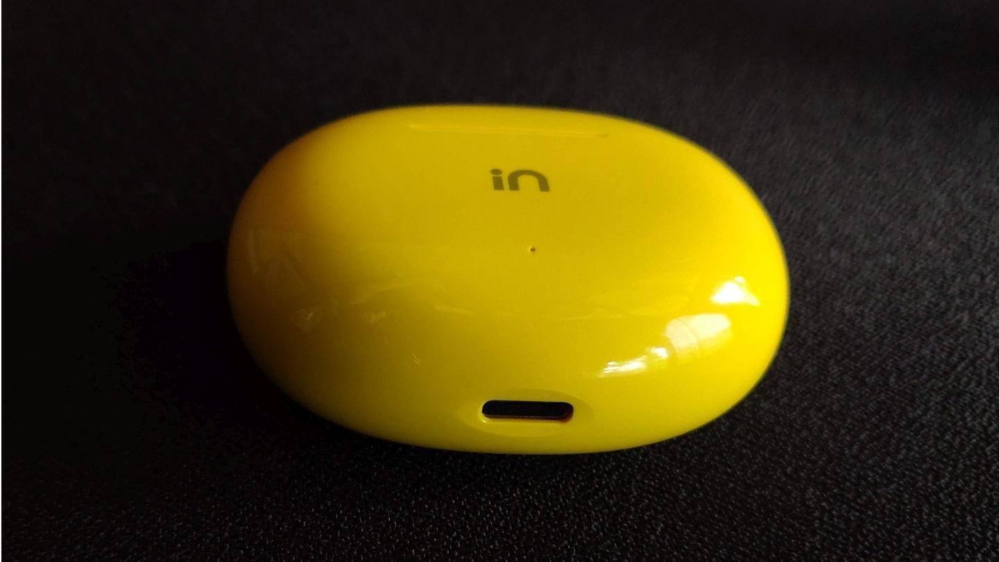 Decent battery backup, average call quality Decent battery backup, average call quality