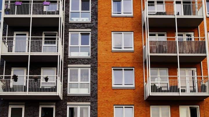 Should you choose an apartment over a college dorm?