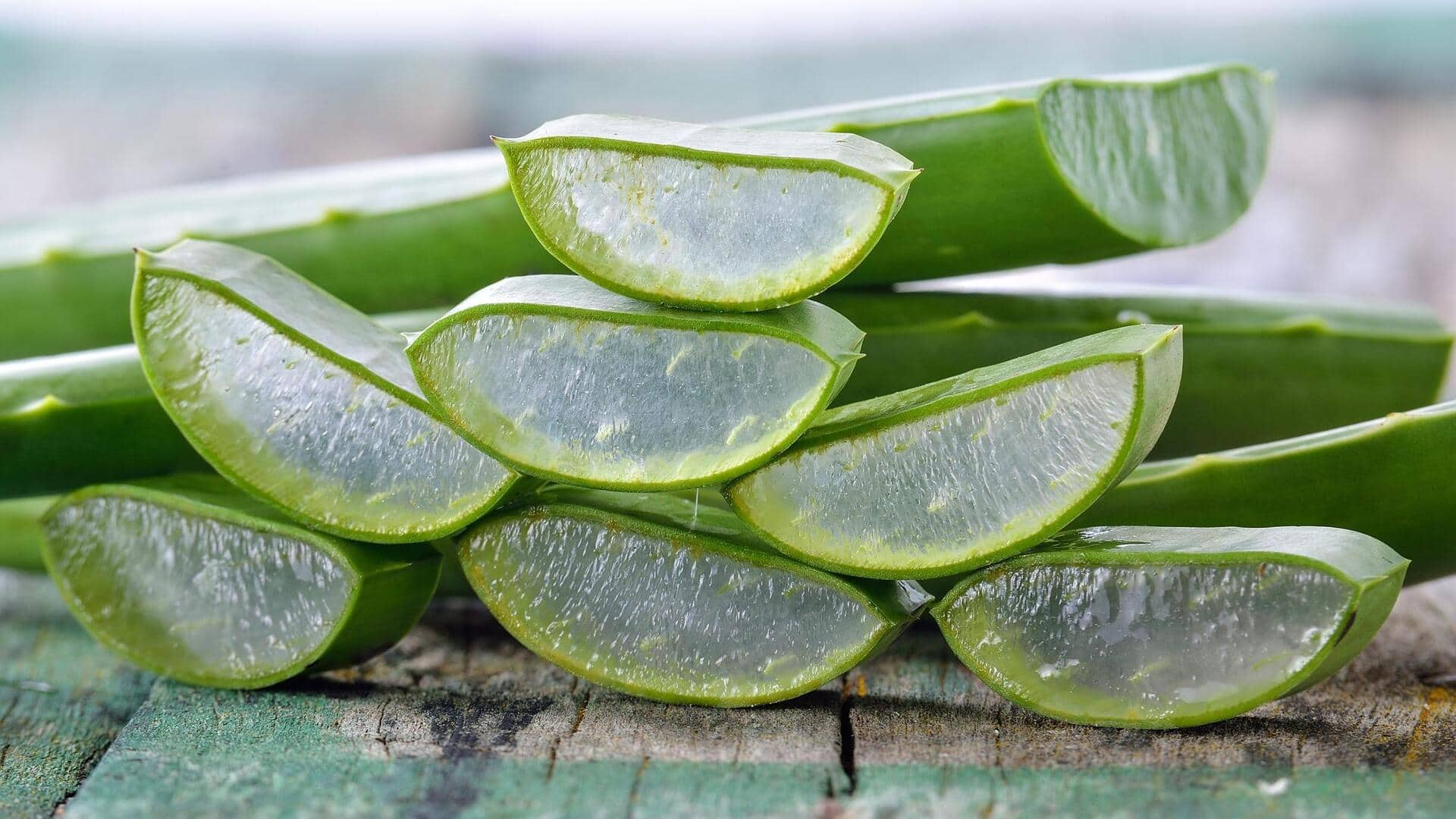 Enhancing natural shaving cream with aloe vera oil