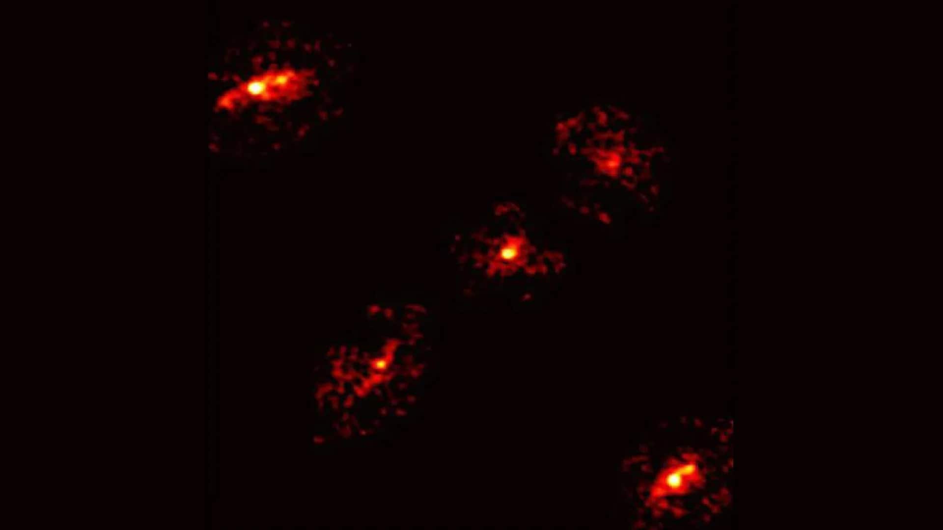 Rare five-point 'Einstein cross' offers new clues about dark matter