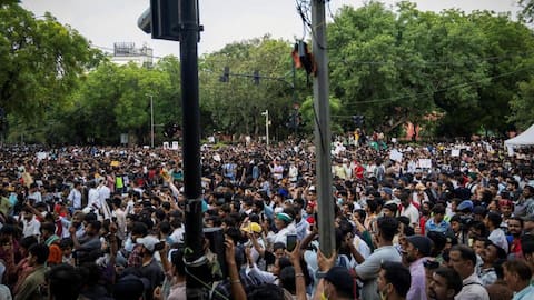 Mobile internet services suspended around Jantar Mantar till midnight
