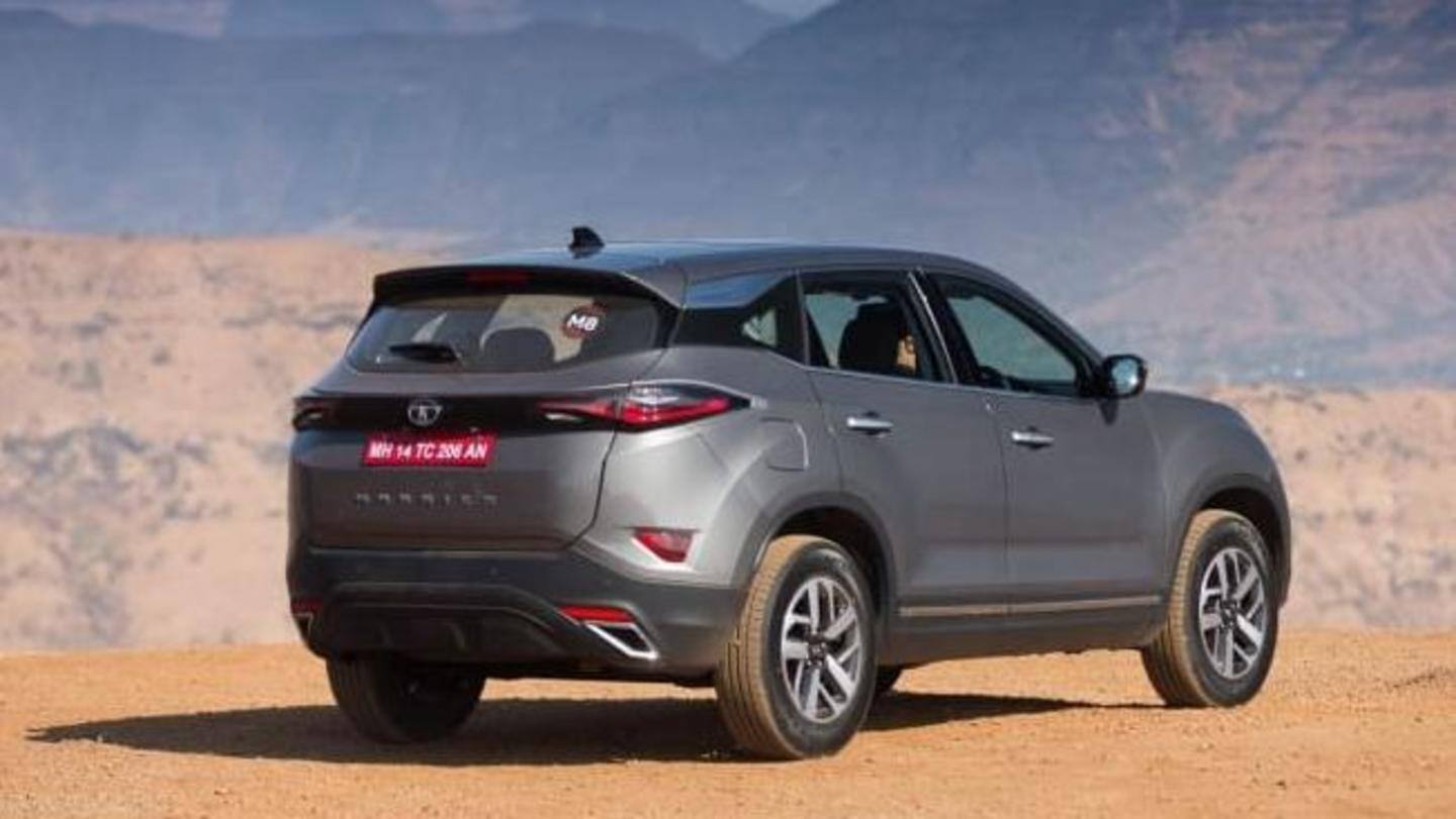 The car has a black grille and projector headlamps The car has a black grille and projector headlamps