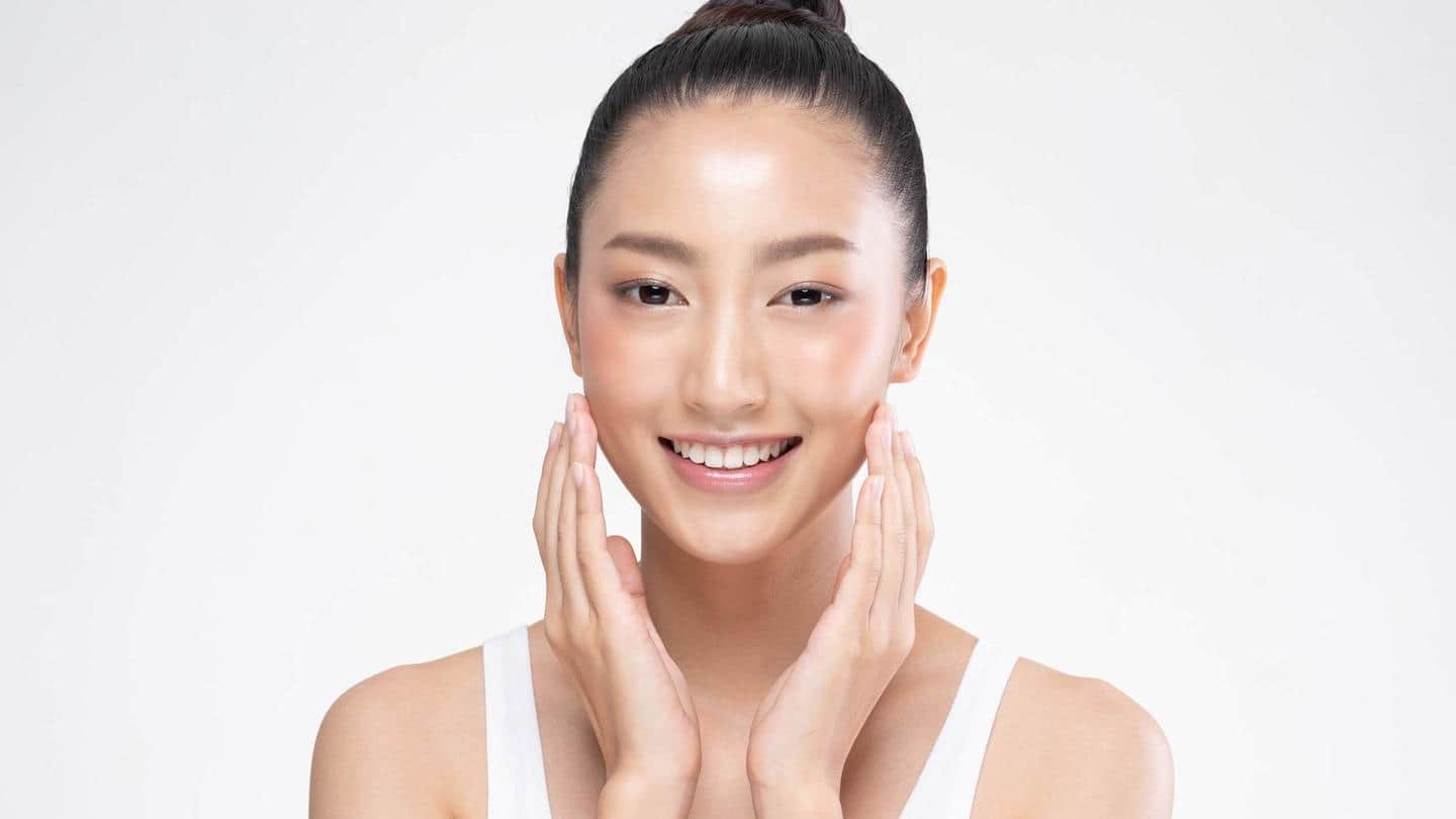 Yes, it works well on oily skin as well Yes, it works well on oily skin as well
