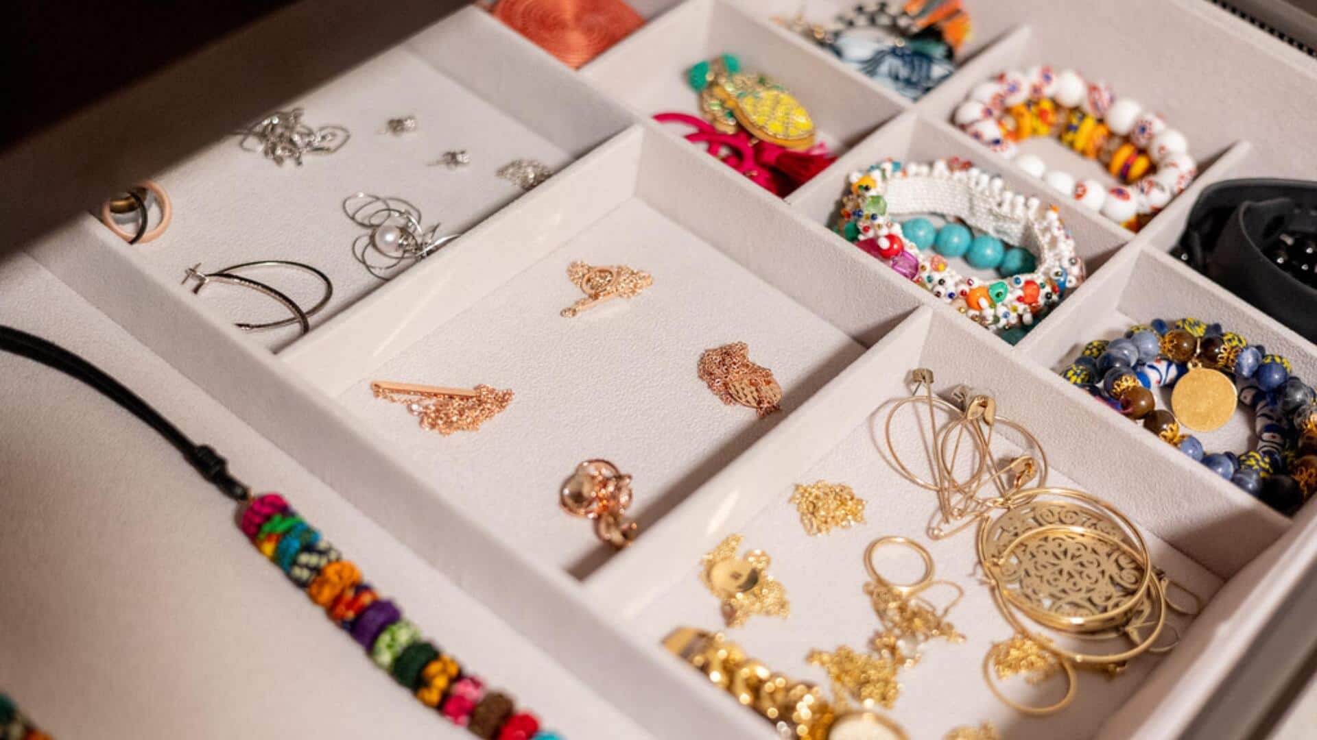 How to organize jewellery (on a budget)