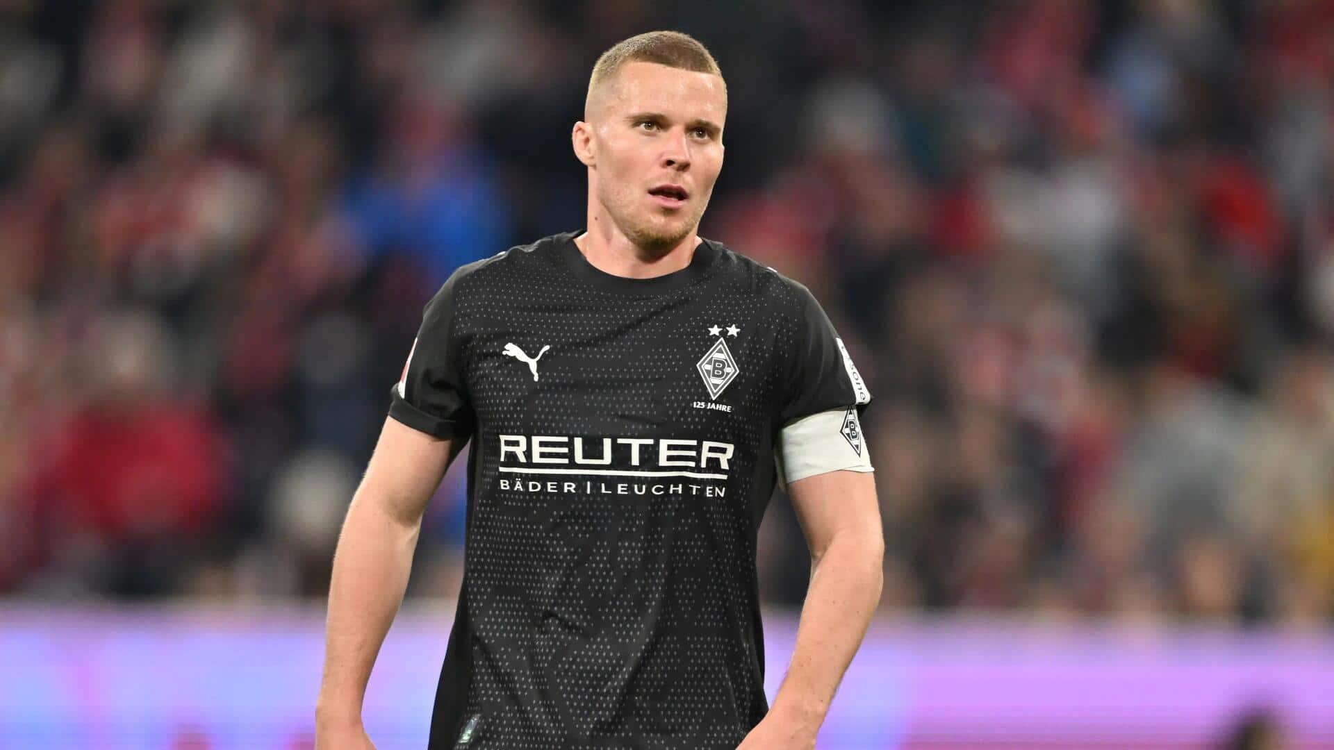 Premier League: Leeds United agree £8.5m deal for Gladbach's Elvedi