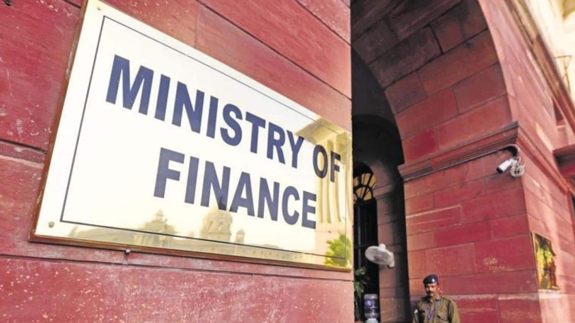 Centre's fiscal deficit widens to Rs. 7L crore in April-September