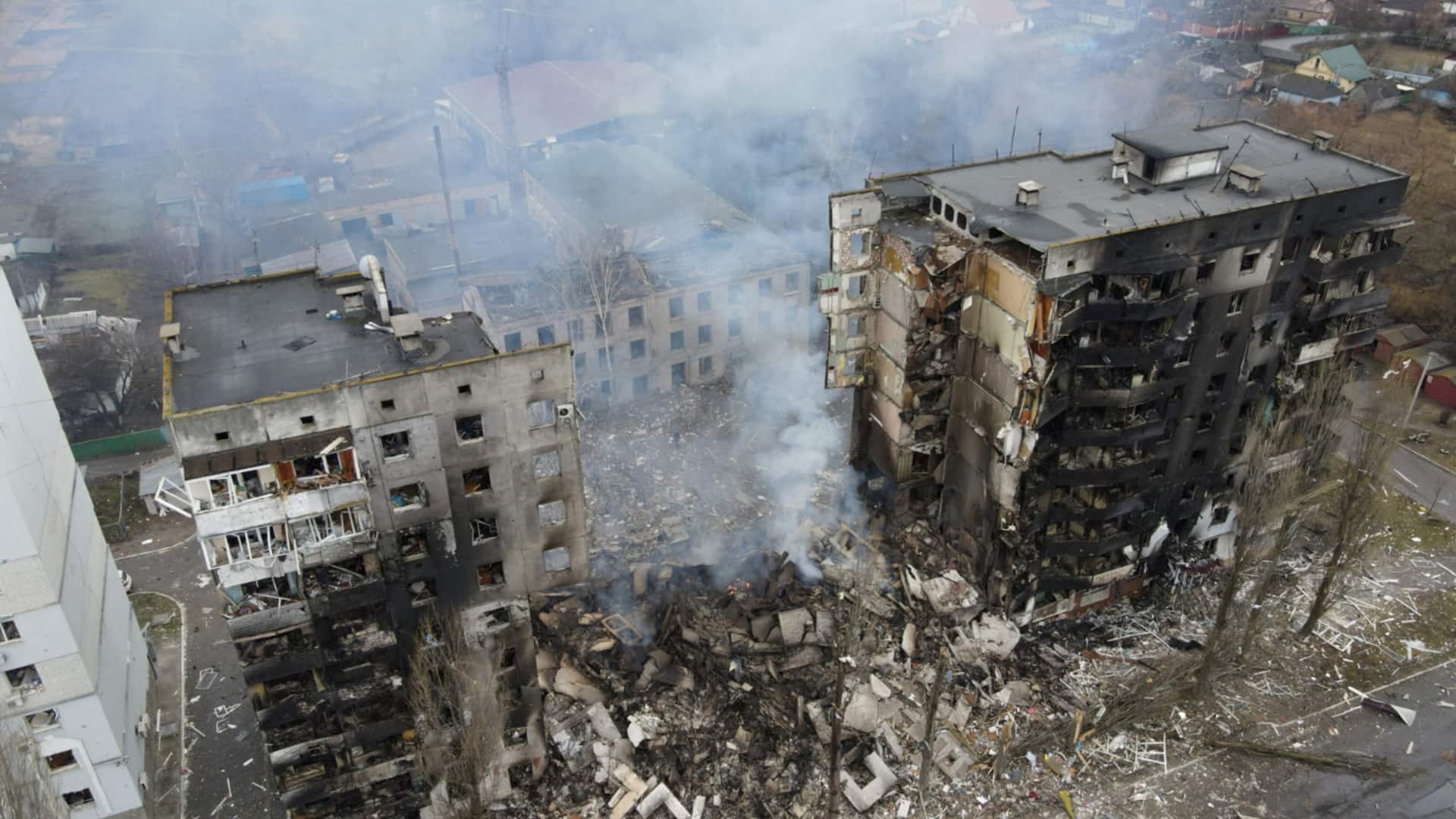 Russia threatens new strikes on Kyiv, advises diplomats to evacuate
