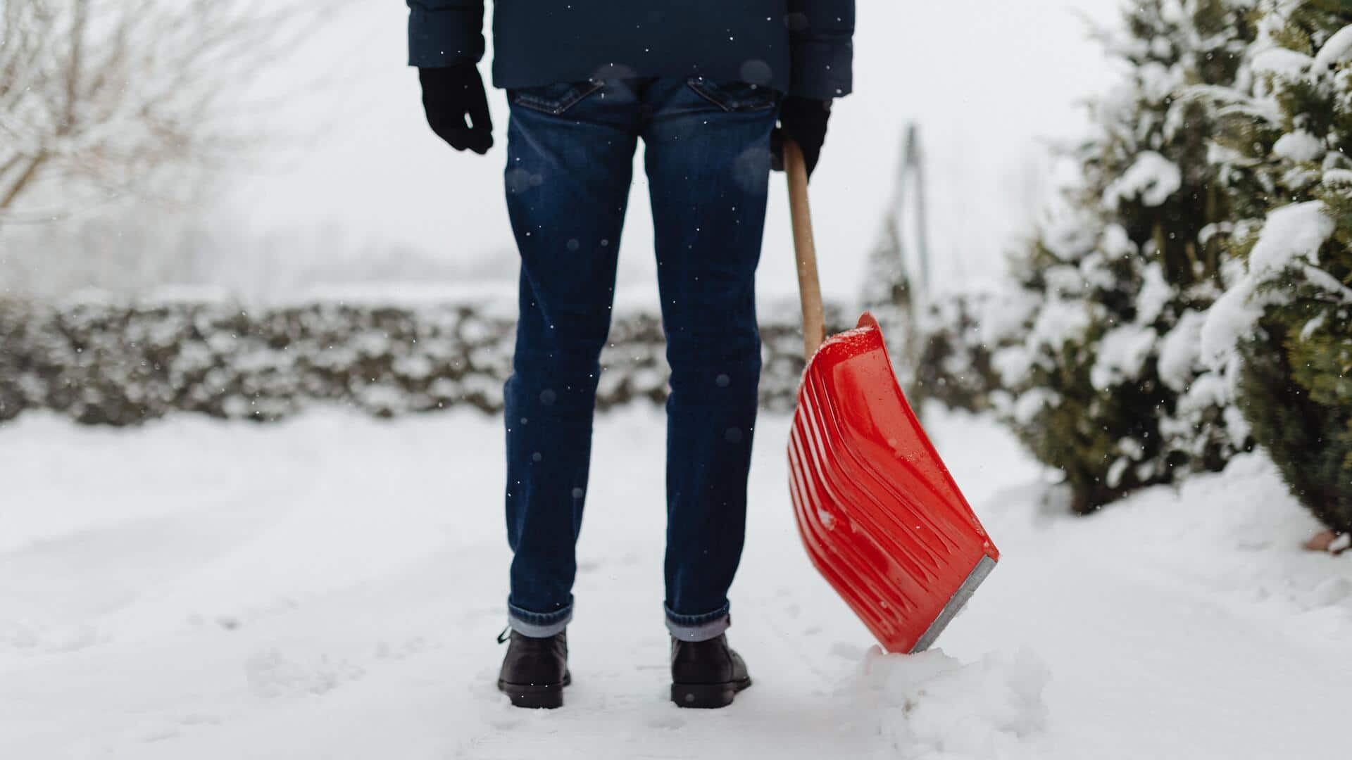 Snow shoveling: A core-strengthening workout