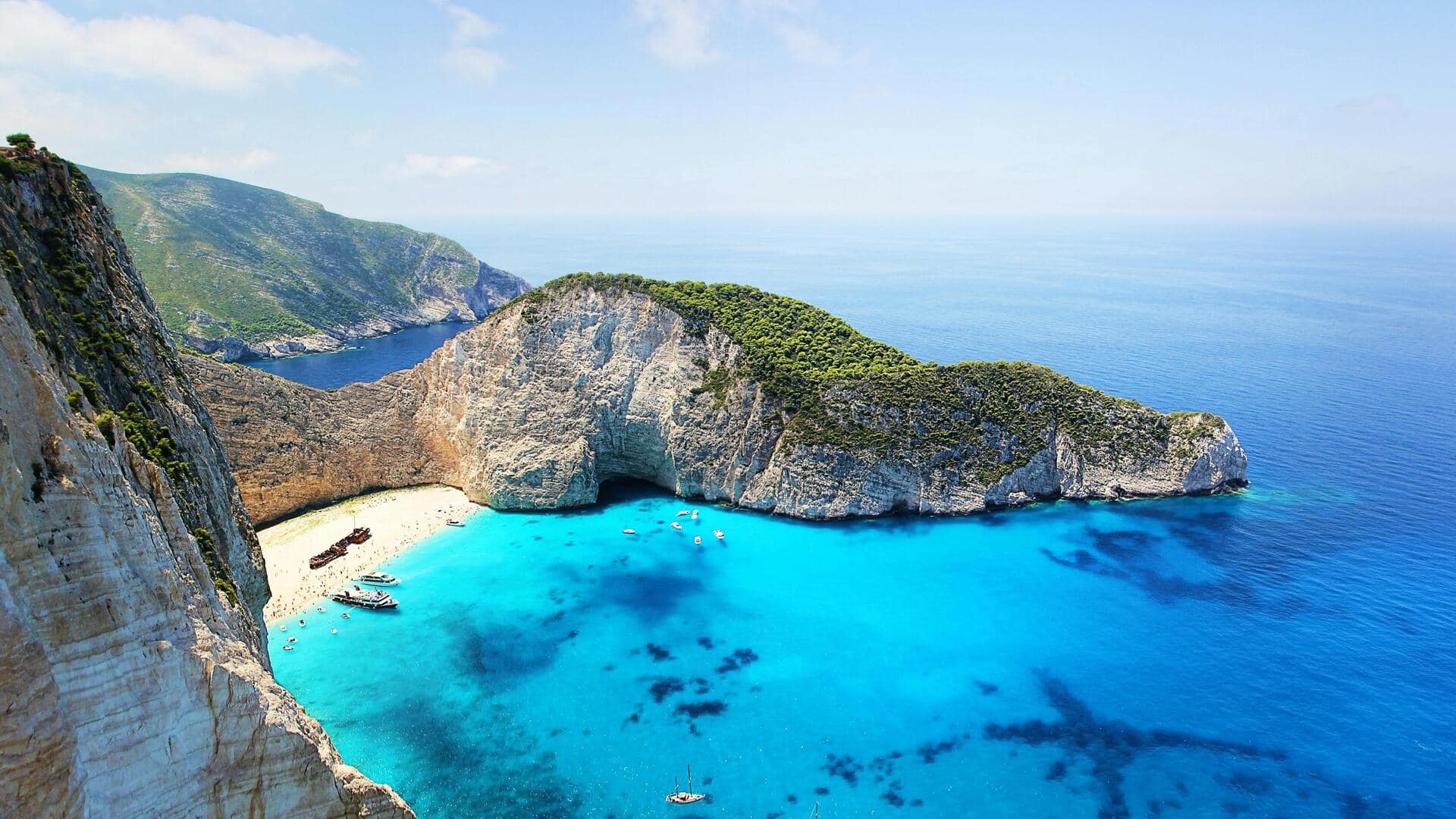 You must try these walking tours in Greek islands