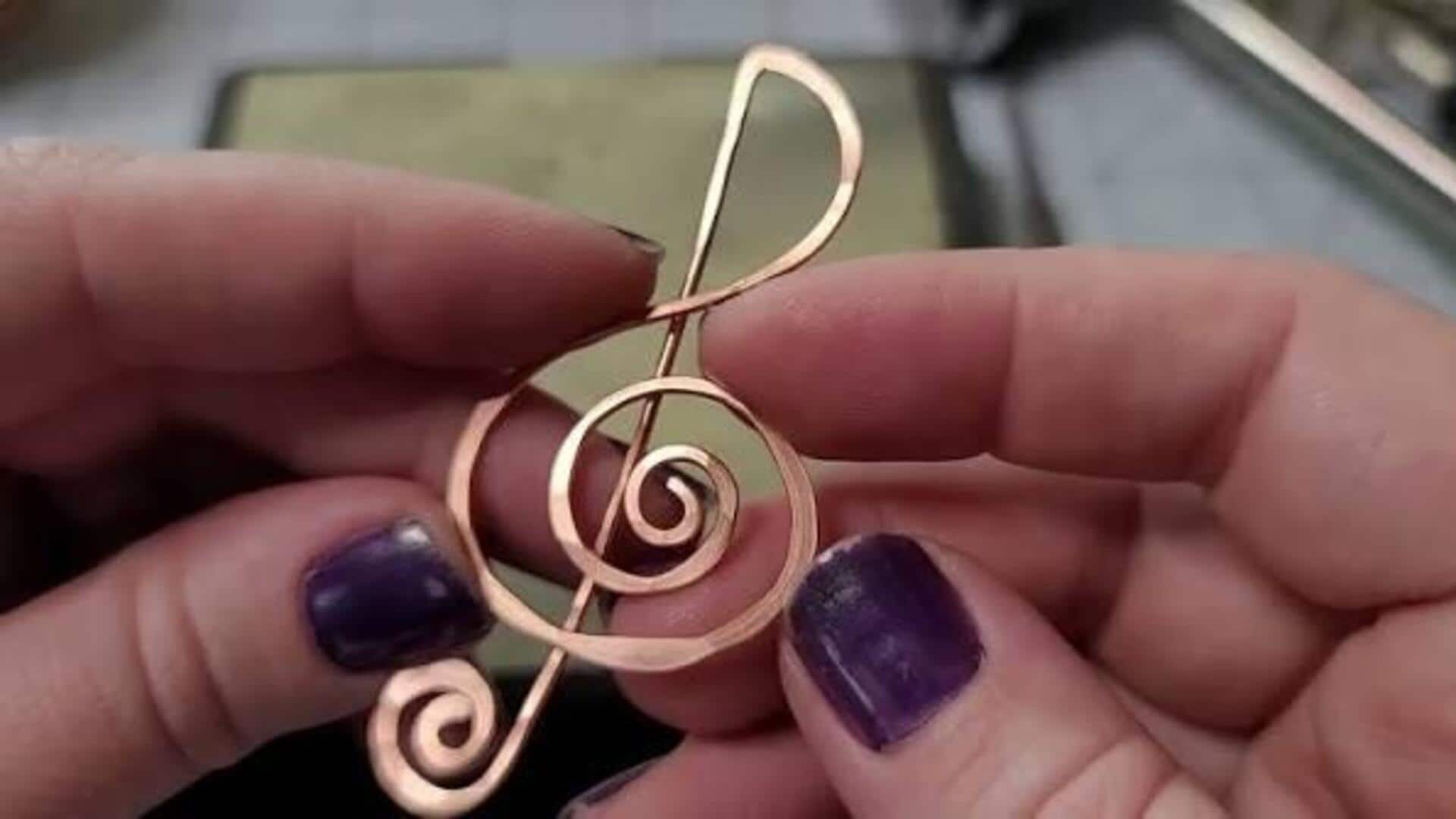 How to make bookmarks from scrap wire