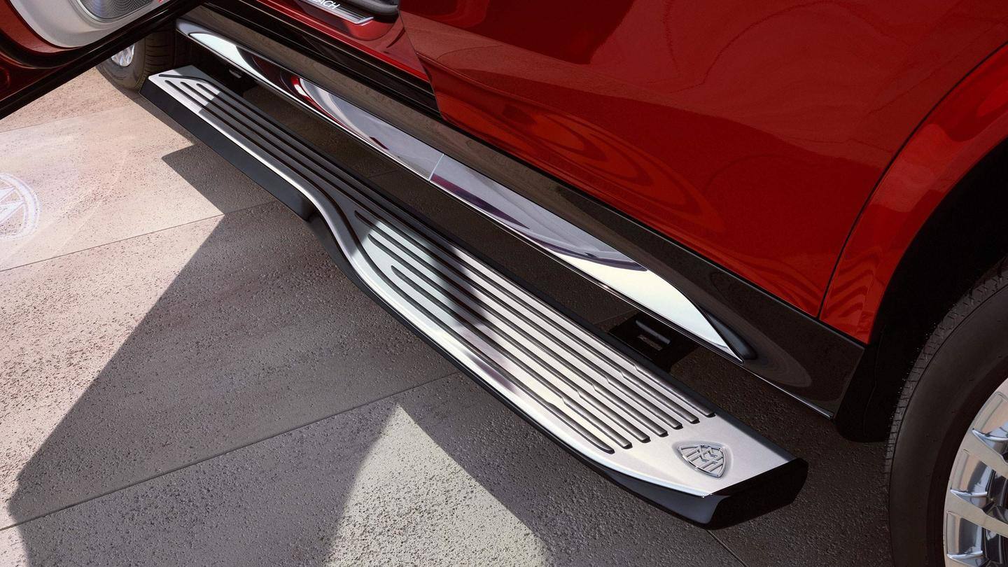 It rides on multi-spoke 22-inch alloy wheels