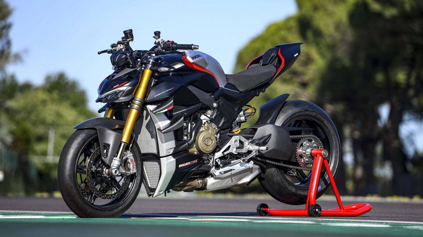 There are disc brakes on both the wheels There are disc brakes on both the wheels