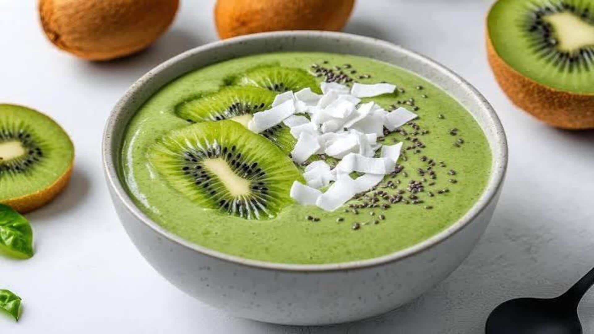 Our new breakfast favorite: Kiwi smoothie bowl 