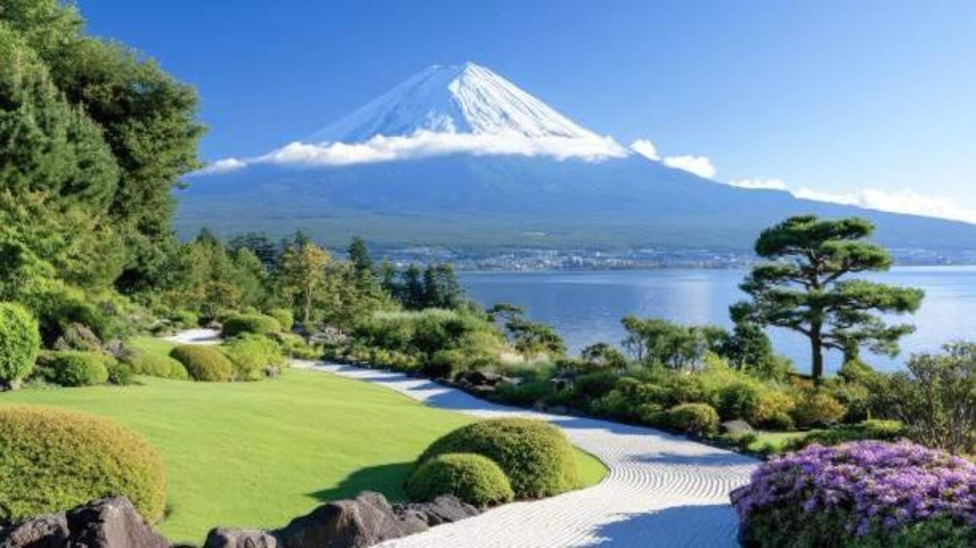 Experience calm: Walking through Japanese temple gardens Experience calm: Walking through Japanese temple gardens