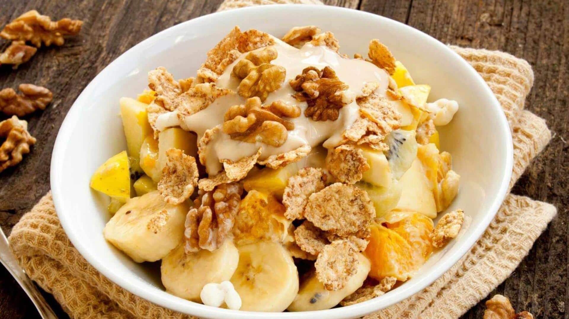 Try this breakfast with banana, nuts, and yogurt 
