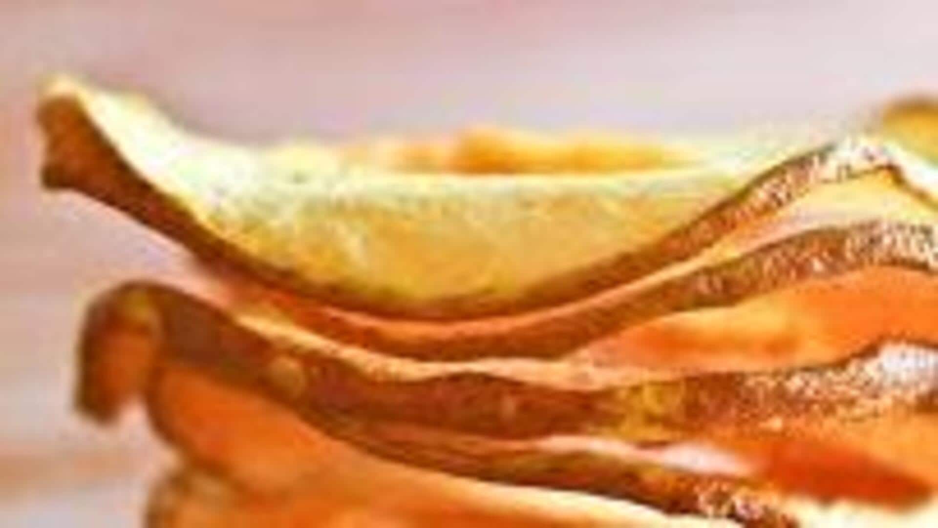 Dried pear slices: A crunchy snack alternative