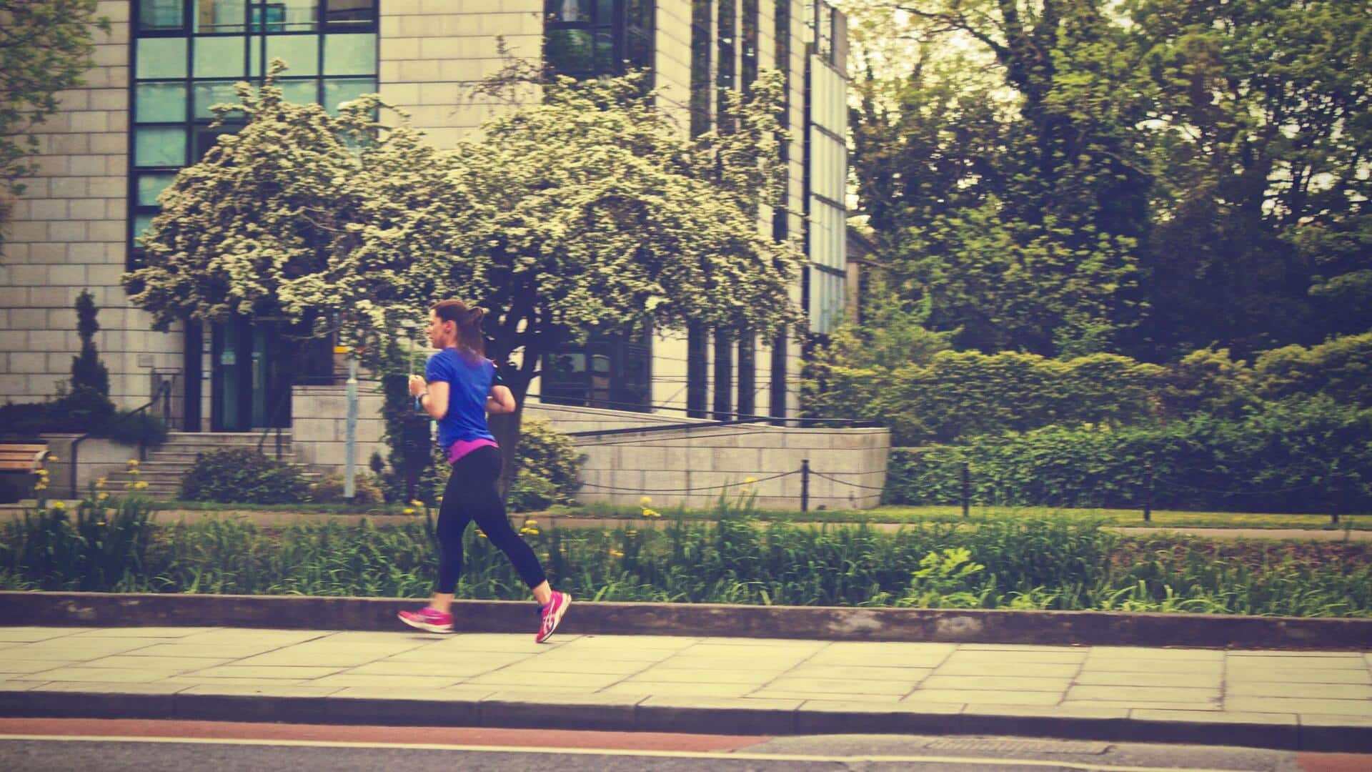 Swimming v/s running: Which builds more muscle endurance?